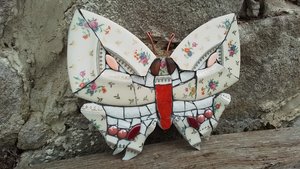 Cream & Gold Roses Butterfly