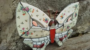 Cream & Gold Roses Butterfly