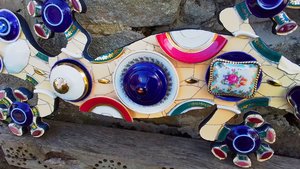 Large Arabian Nights Limoges Porcelain Wall Gecko (with butterfly)