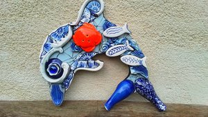 Large Bottlenose Dolphin (with crab & fish friends)