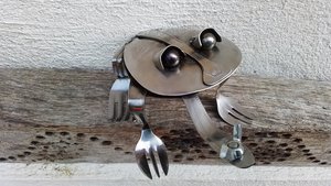 Frog (catching fly) (MADE TO ORDER)