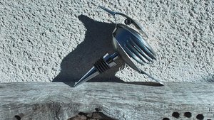 Large Metal Bird Wine Bottle Stopper