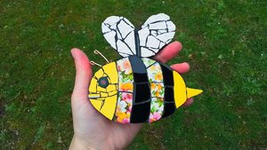 Summer Flowers Bee (yellow face)