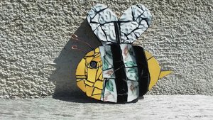 Silver Flowers Bee (yellow face)
