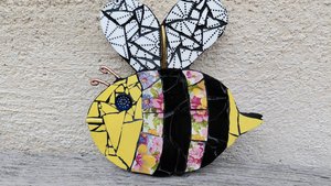 Pink & Yellow Daisies Bee (yellow face)