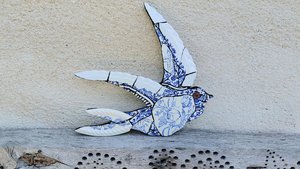 Large Summer Swallow (rose motif) (right facing)