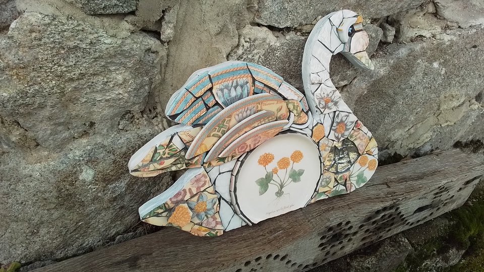 Large Botanical Swan (added scene)
