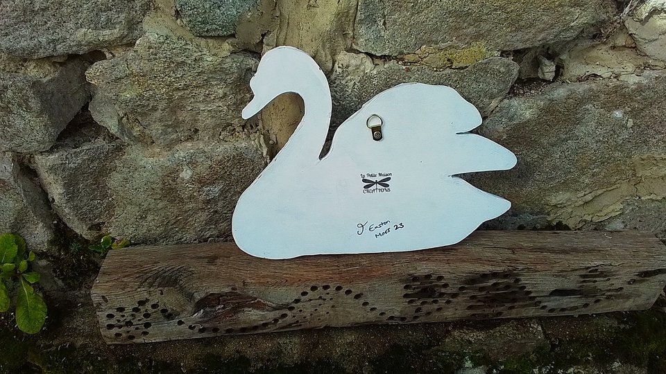 Large Botanical Swan (added scene)