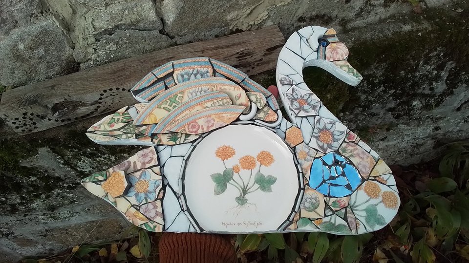 Large Botanical Swan (added scene)