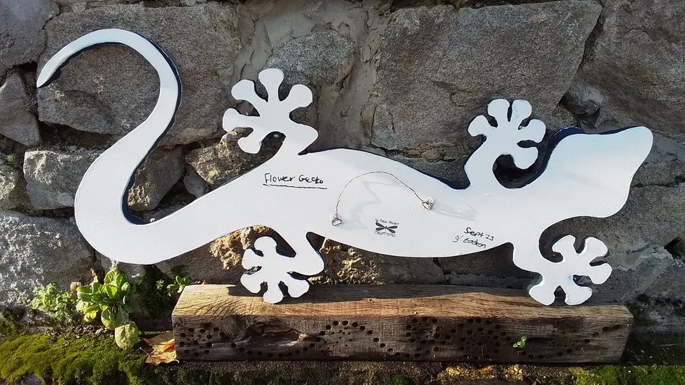 Large Blossom Flower Wall Gecko