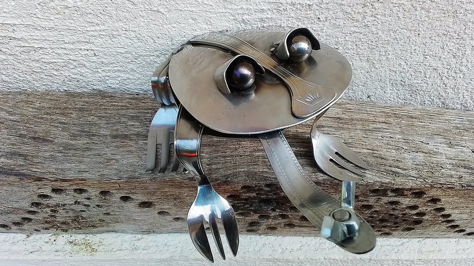 Frog (catching fly) (MADE TO ORDER)