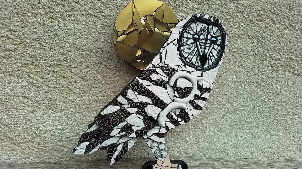 Large Hedwig Snowy Owl (golden moon)