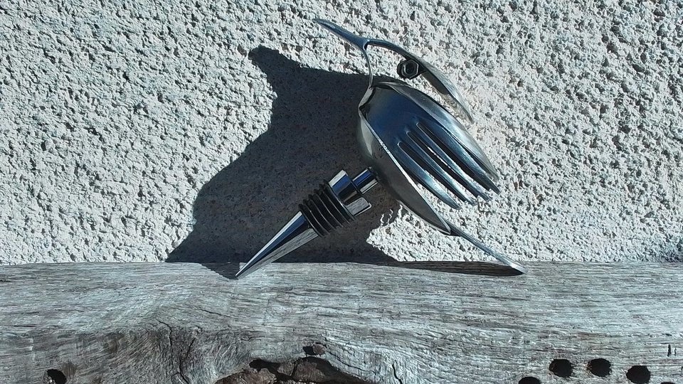 Large Metal Bird Wine Bottle Stopper