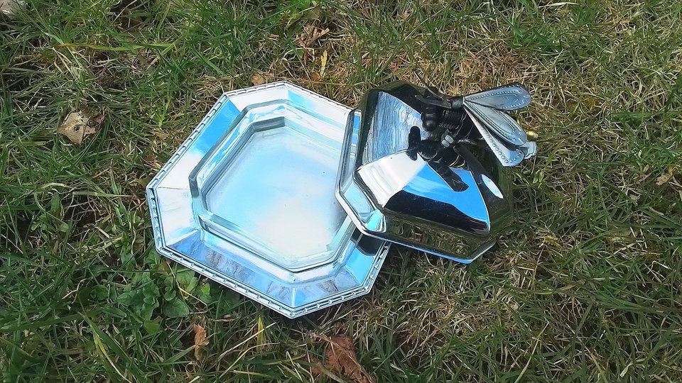 Bee Butter Dish (glass butter dish inside)
