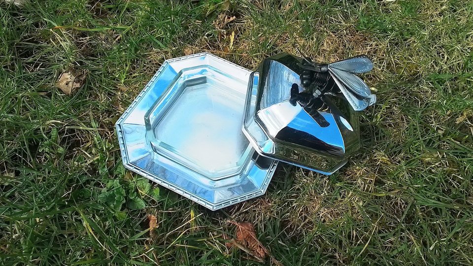 Bee Butter Dish (glass butter dish inside)