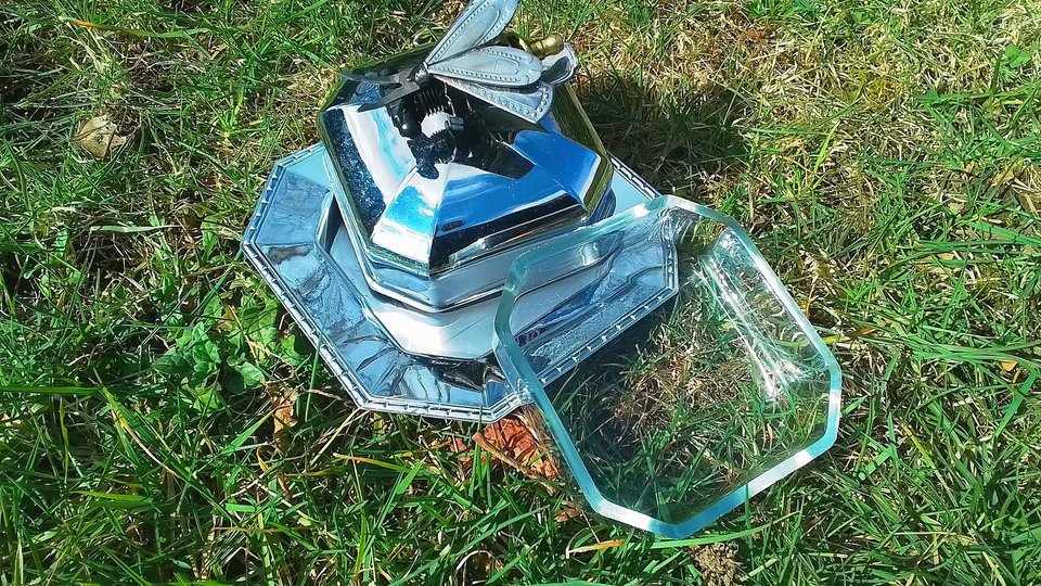 Bee Butter Dish (glass butter dish inside)