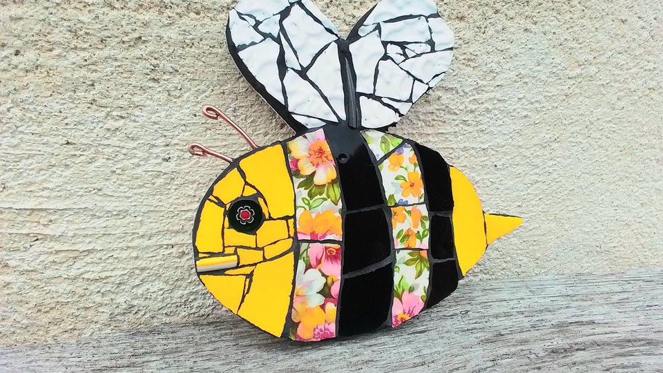 Summer Flowers Bee (yellow face)