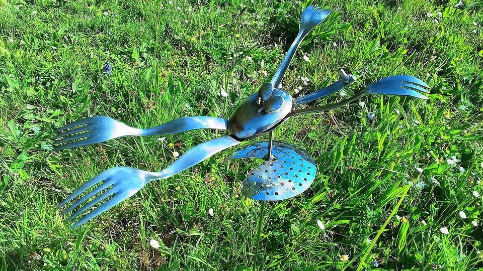 Leaping Frog with Lilypad on Short Rod (tongue out catching a fly)
