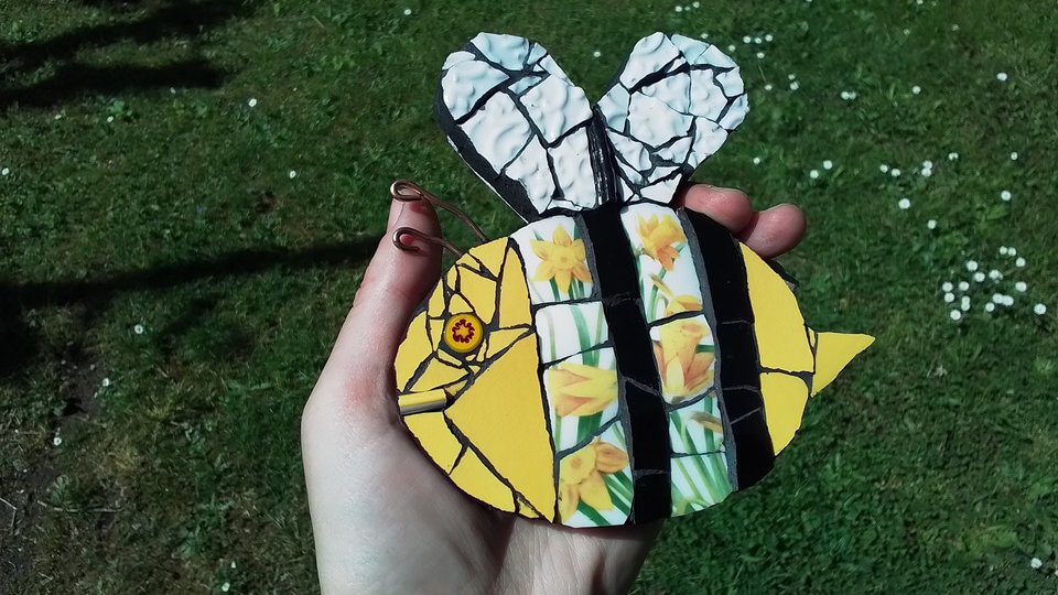 Daffodil Bee (yellow face)