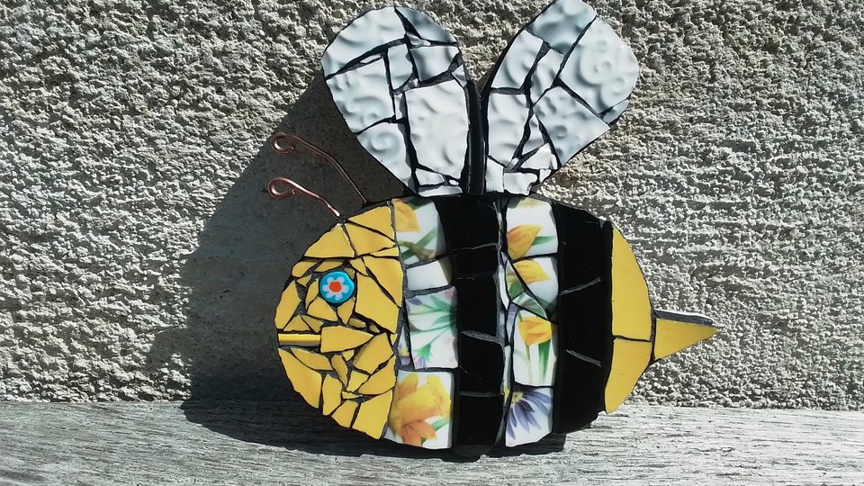 Daffodil & Purple Flowers Bee