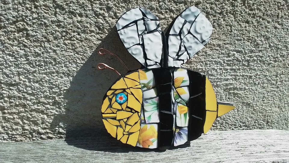 Daffodil & Purple Flowers Bee