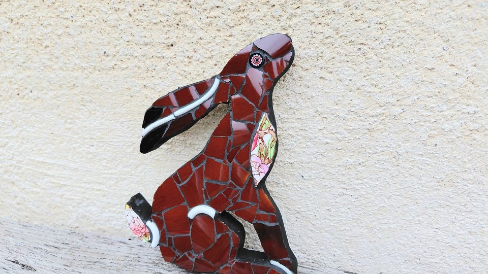 Mini Sitting Hare (right facing)