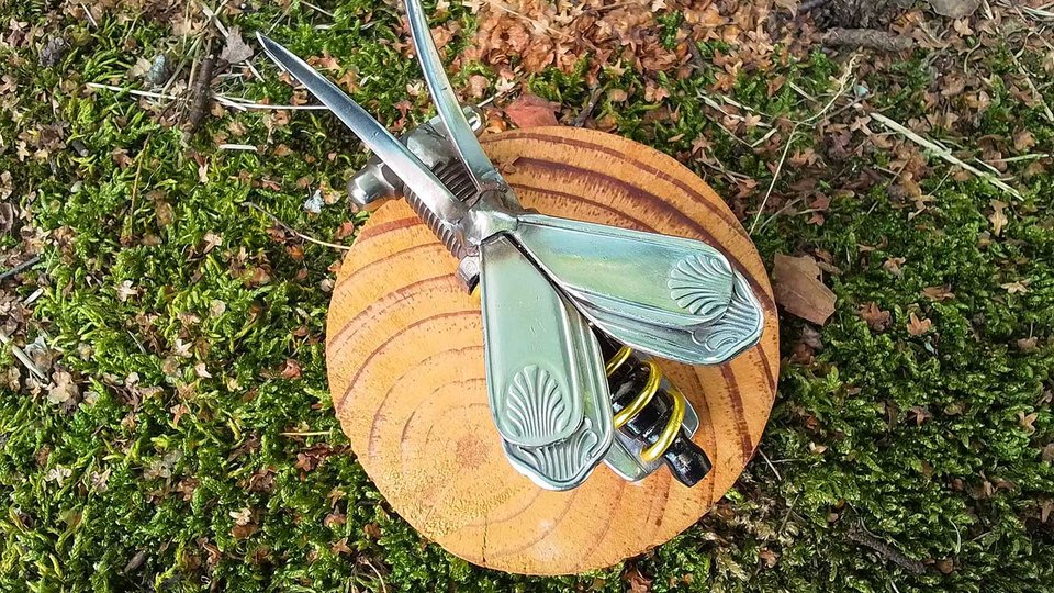 Bee on Wood (OUT OF STOCK)