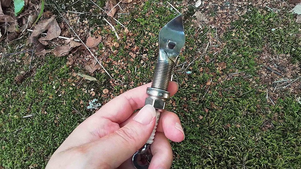 Sparkplug Can & Bottle Opener Keyrings