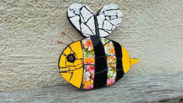 Summer Flowers Bee (yellow face)