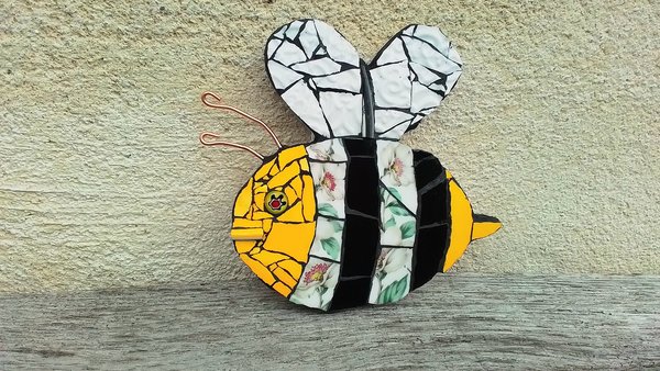 Silver Flowers Bee (yellow face)