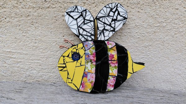 Pink & Yellow Daisies Bee (yellow face)