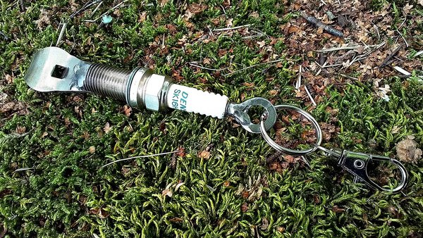 Sparkplug Can & Bottle Opener Keyrings